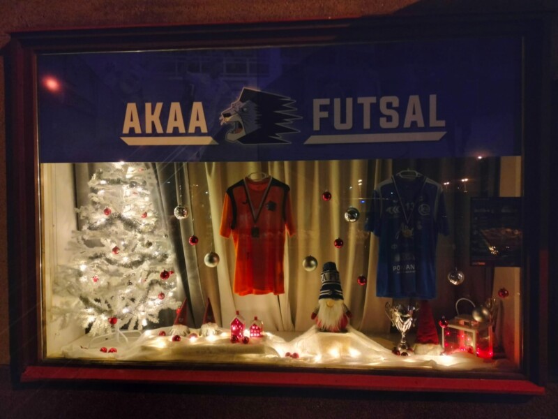 Akaa Futsalin jouluikkuna.